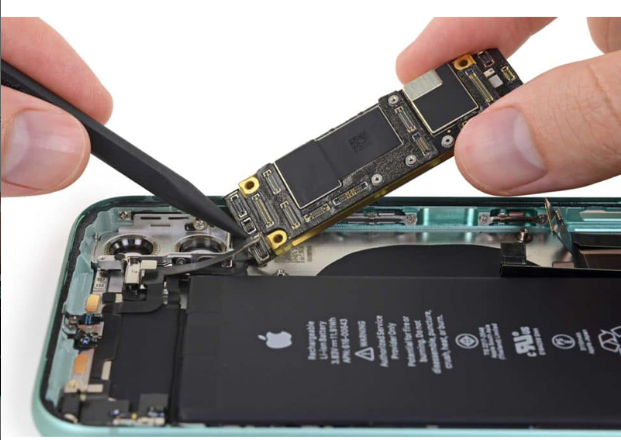 Thay main iPhone 11