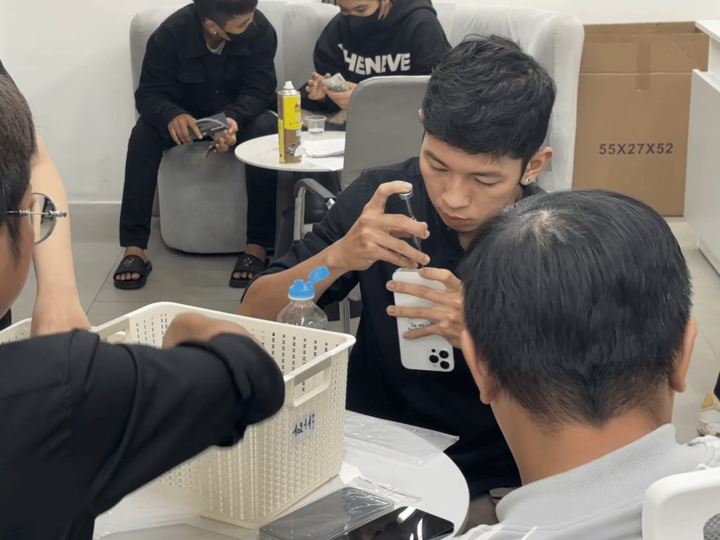 Thay màn hình chính hãng tại Fix24h