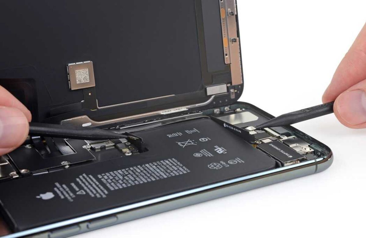 Thay pin chuẩn Apple