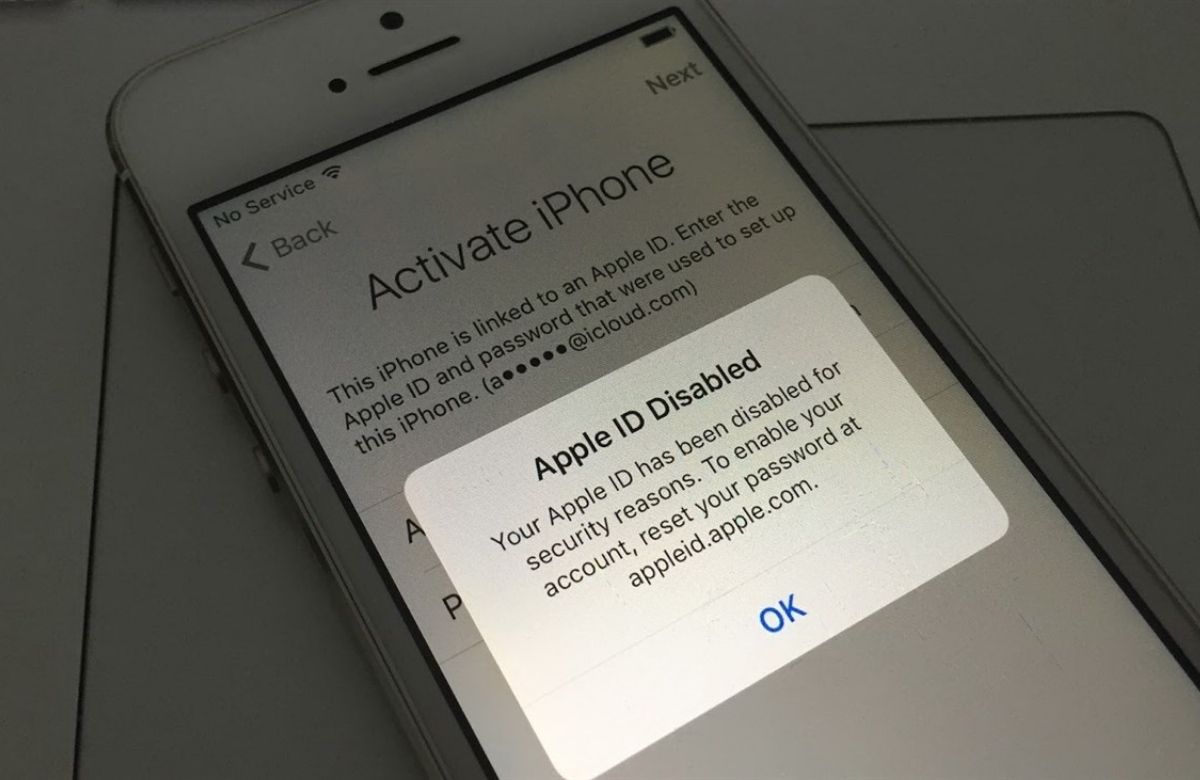 iPhone bị dính iCloud