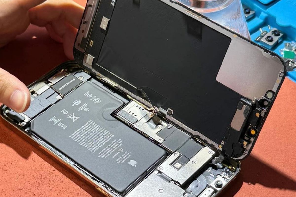 Thay thế linh kiện iPhone