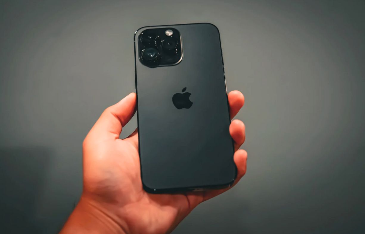 Fix24h thu mua iPhone cũ tận nơi cho khách hàng trong khu vực TPHCM