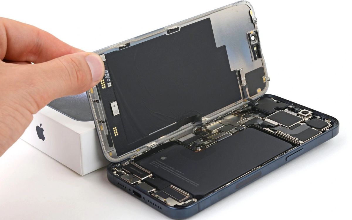 Thay pin iPhone 11 Pro