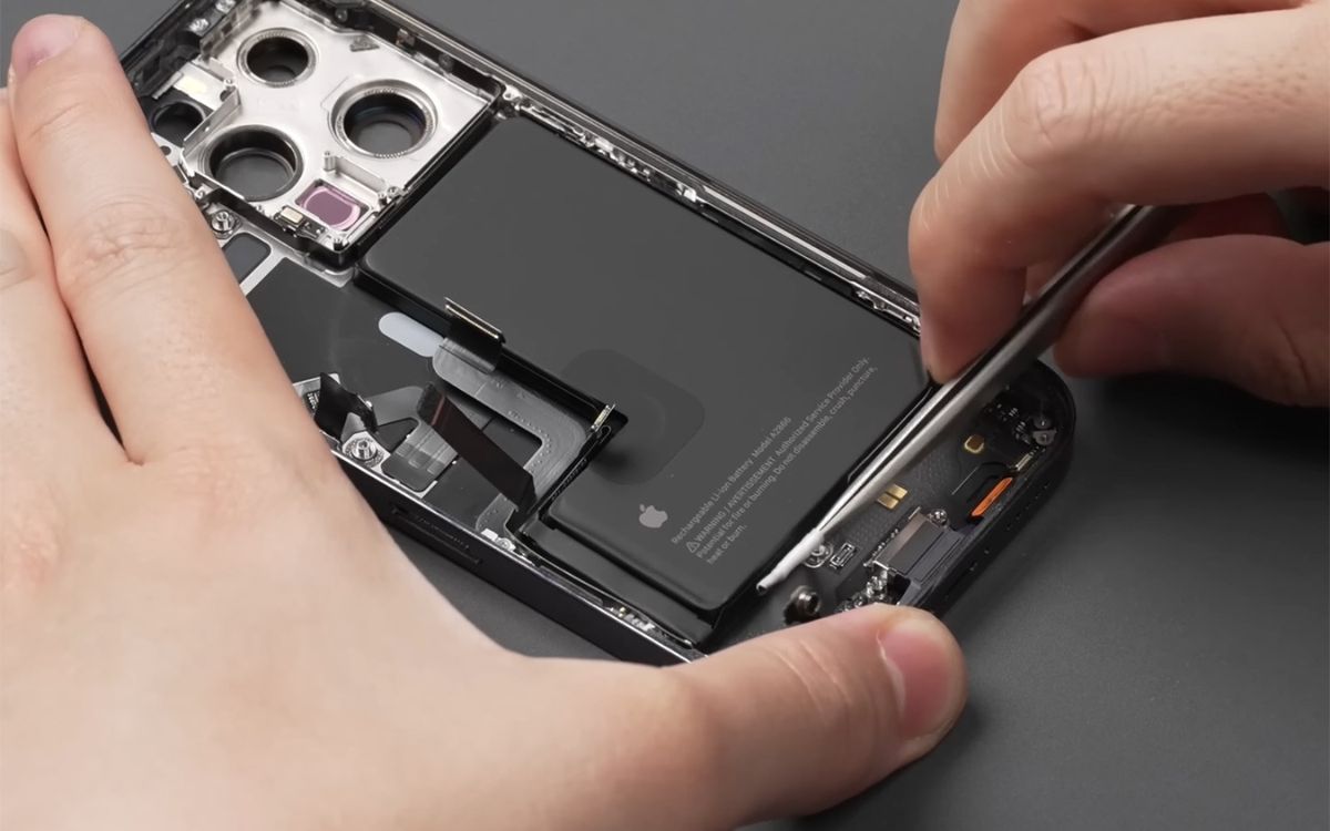 Thay pin iphone 15 Pro Max